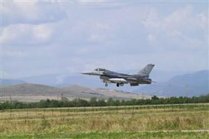 Exerciţiu aerian cu avioane F-16 la Câmpia Turzii. 
