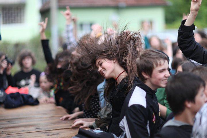 Ghibstock, festivalul din curtea şcolii. Se strâng bani pentru o tabără dedicată copiilor săraci