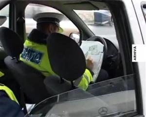 Un hoţ recidivist a făcut praf o maşină furată, în Dej 