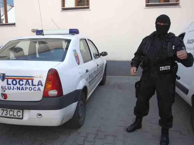 Noi percheziţii la cămătarii din Turda: trei persoane reţinute