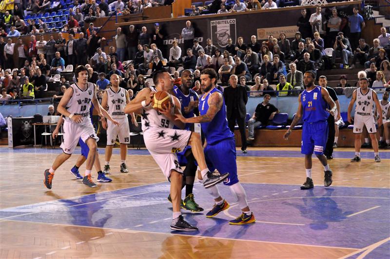 Seară magică: 21x3. ”U” Mobitelco începe semifinalele în stil de mare echipă