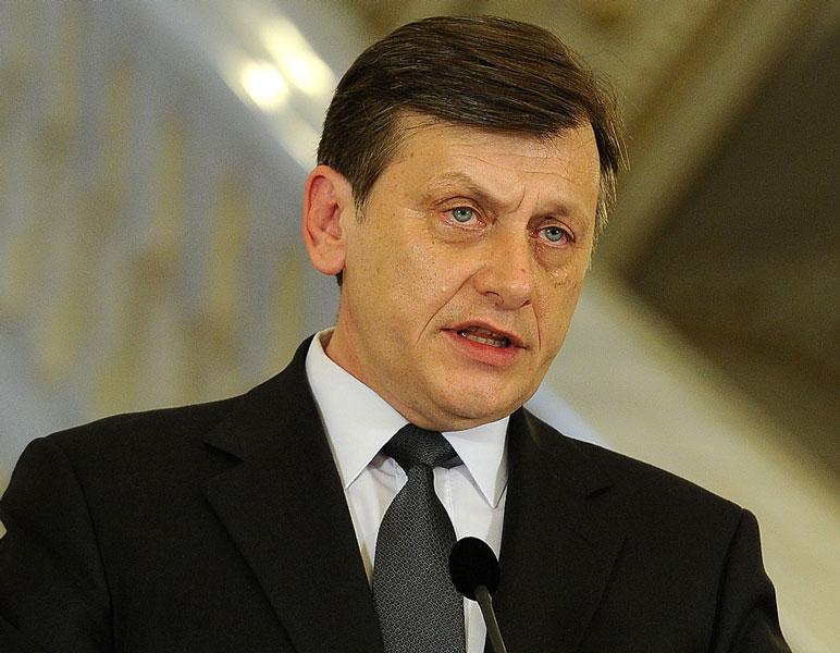 Crin Antonescu renunta la candidatura la prezidenţiale