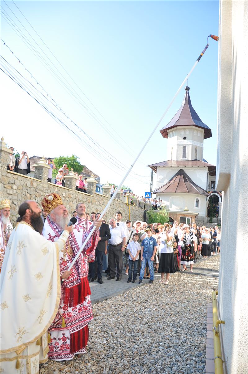 Biserica mănăstirii din Feleacu a fost sfinţită GALERIE FOTO