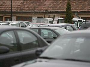 Afacerile din comerţul auto, în scădere cu 1.5% 