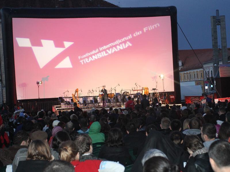 Caravana filmelor TIFF aduce trei proiecţii în Piaţa Sfatului din Braşov