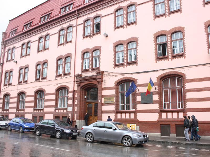 Ce cariere vor să urmeze tinerii. Vezi care sunt cele mai căutate facultăţi din Cluj