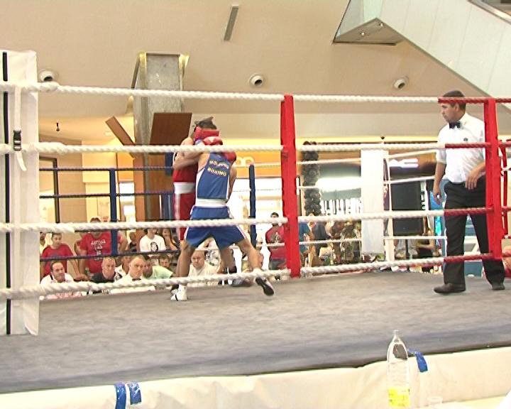 S-au luptat pentru Centura Transilvaniei. Evenimentul a adus la Cluj cele mai mari nume din box