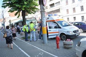 Incident în centru: a ajuns la Urgenţe după o frână bruscă