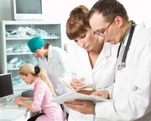 Posturi de asistent medical cu 3.000 de euro pe lună