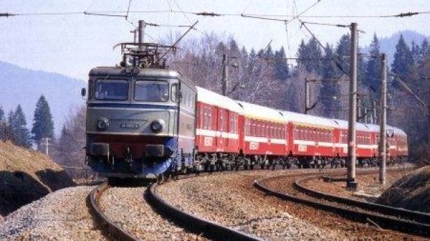 Sute de pasageri blocaţi în trenurile care staţionează de azi noapte au ajuns la capătul răbdărilor