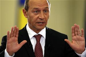 Traian Băsescu: CSAT a aprobat prezenţa unor aeronave de luptă ale NATO pe aeroporturile din România. România solicită consolidarea flancului estic
