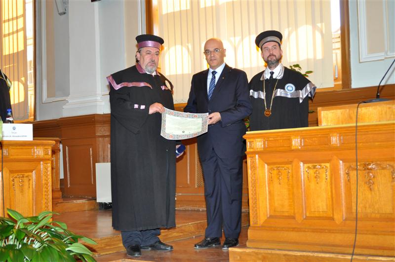 Raed Arafat a primit titlul de Profesor Honoris Causa al UBB Cluj