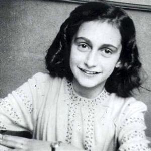 Viaţa Annei Frank, expusă la Biblioteca Judeţeană