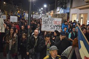 Protestatarii clujeni vor să iasă din nou în stradă, dar fără politicieni