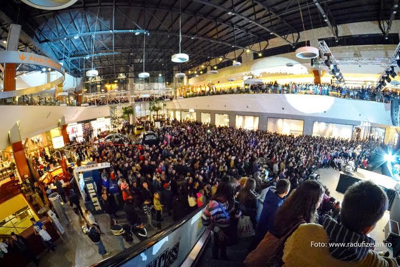 Peste 200.000 de clujeni au sărbătorit weekendul promoţiilor la Iulius Mall (P)