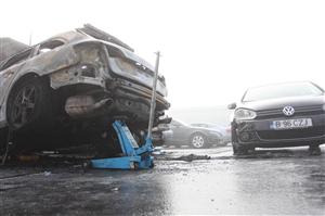 A vrut doar să întoarcă maşina, însă a ajuns să producă un accident în lanţ