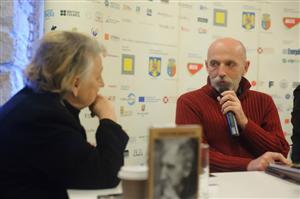 “Cel ce vede glasul” ridică semne de întrebare despre moarte, credinţă şi libertate