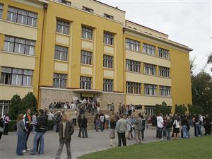 Cinci studenţi şi un afacerist, cetăţeni străini, depistaţi locuind ilegal în Cluj