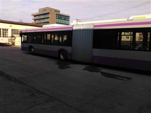 Motivul pentru care autobuzele mov vor circula numai în Cluj-Napoca. Boc a dat explicaţii 