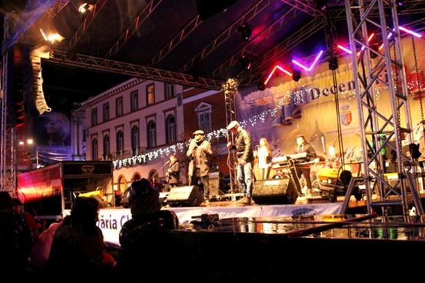 Iniţiativa municipalităţii: fără versuri obscene în concertele din spaţiul public. Artiştii vor fi cenzuraţi printr-o clauză contractuală
