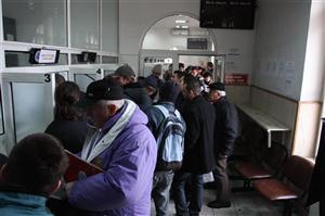 Grăbiţi-vă la ghişee! Se apropie data limită de plată a taxelor locale