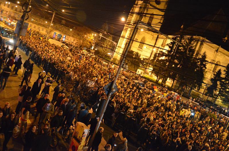 La 25 de ani de la Revoluţie, clujenii ies din nou în stradă. De această dată, împotriva legii securităţii cibernetice