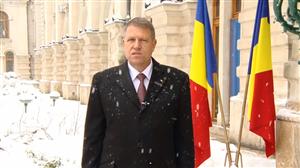 Ce mesaj le-a transmis românilor Klaus Iohannis, printre fulgii de nea VIDEO