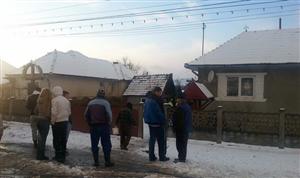 Incendiu la o bucătărie de vară. Flăcările au fost stinse de localnici