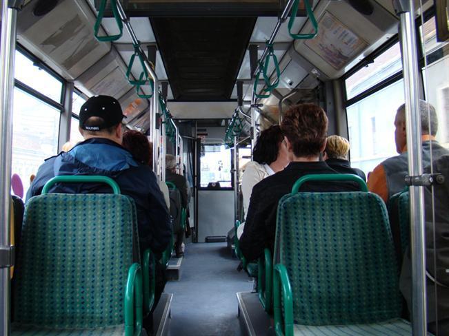 Scriitorii români ajung pe geamurile autobuzelor clujene. Proiect inedit de promovare a lecturii