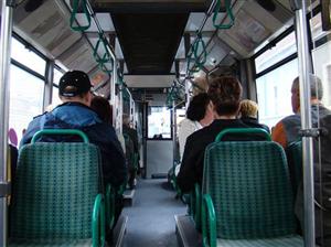 Scriitorii români ajung pe geamurile autobuzelor clujene. Proiect inedit de promovare a lecturii