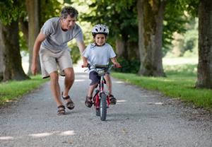 Cursă cu obstacole pentru micuţii biciclişti