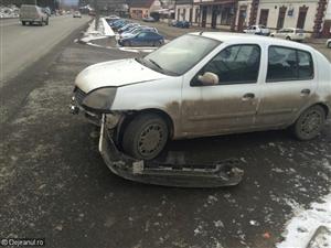 Întoarcere cu probleme: băut la volan, un şofer s-a izbit într-un autoturism