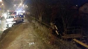 Treaz şi fără să circule cu viteză, un şofer s-a izbit cu maşina într-un gard VIDEO