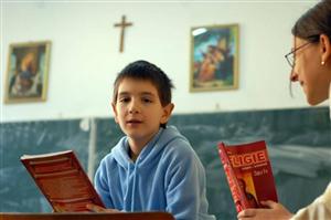 Sindicatele din Învăţământ: Elevii care nu optează pentru ora de religie pot rămâne nesupravegheaţi, iar profesorii fără post