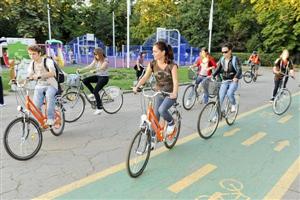 Bicicliştii clujeni ajung pentru prima dată în Floreşti. Ce îi nemulţumeşte la cea mai populată comună din ţară