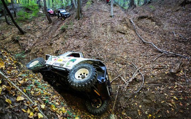 O tânără a murit după ce maşina off-road în care se afla s-a răsturnat, într-o zonă montană