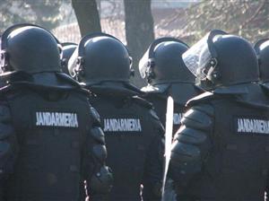 Cetăţenii, păziţi de jandarmi. Peste 700 de misiuni executate în aprilie