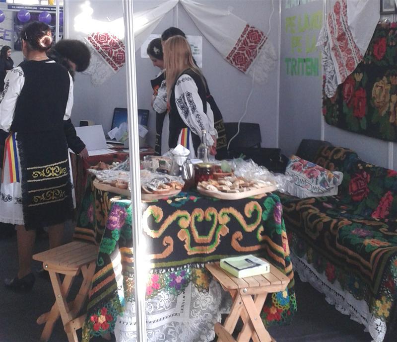 Elevii, antreprenori încă de pe băncile şcolii. Târg fictiv de afaceri