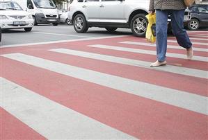 Nici pe trecere nu eşti în siguranţă: pieton, lovit de un şofer băut