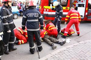 Un pieton a ajuns marţi la spital. A încercat să treacă strada neregulamentar