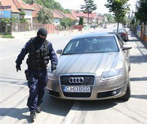 Grupare de hoţi, descructurată cu ajutorul mascaţilor. Nu s-au lăsat uşor