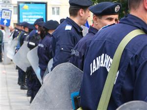 Jandarmii păzesc siguranţa cetăţenilor. Peste 40 de misiuni în patru zile