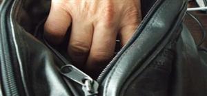 Aglomeraţia, raiul hoţilor de buzunare şi genţi. Cum să vă feriţi de ei