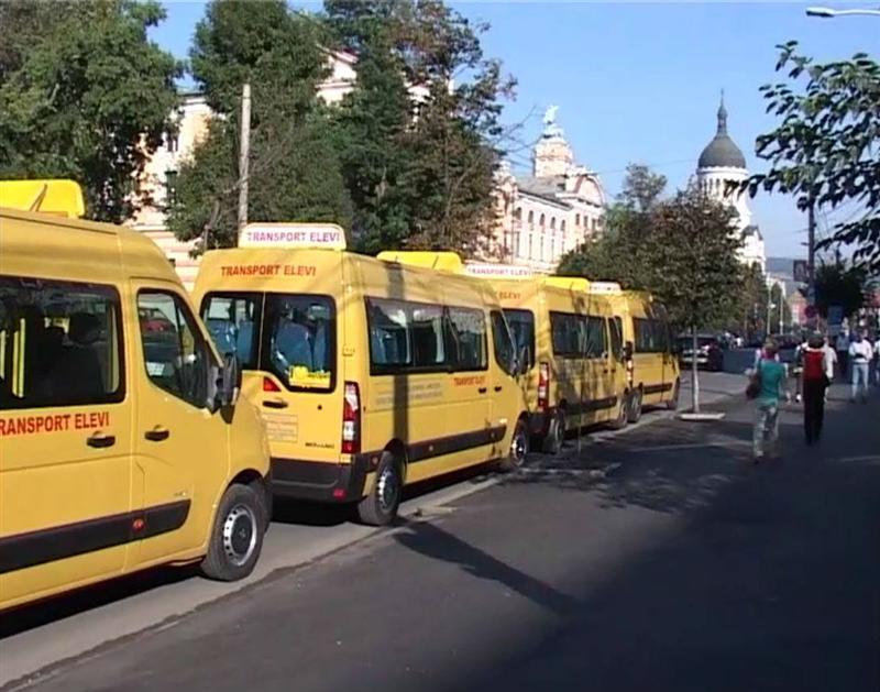 Microbuze noi pentru şcolile din judeţ