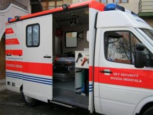 Ambulanţă în misiune, lovită de un şofer neatent în centrul oraşului