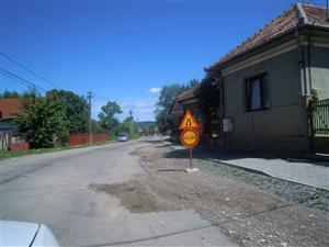 Drumul judeţean 107M, pe cale să fie asfaltat GALERIE FOTO