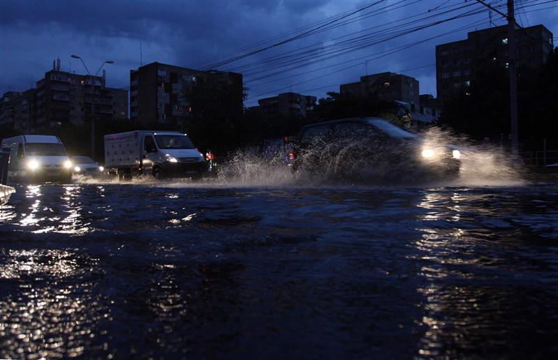 Se schimbă vremea: vin ploile și grindina