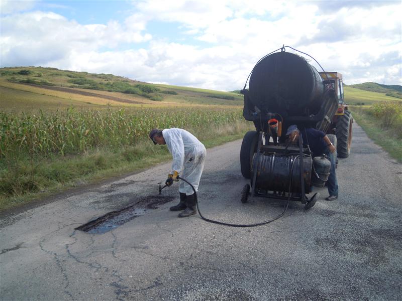 A început cheltuirea banilor primiţi prin rectificarea bugetară. Pe ce drumuri se lucrează
