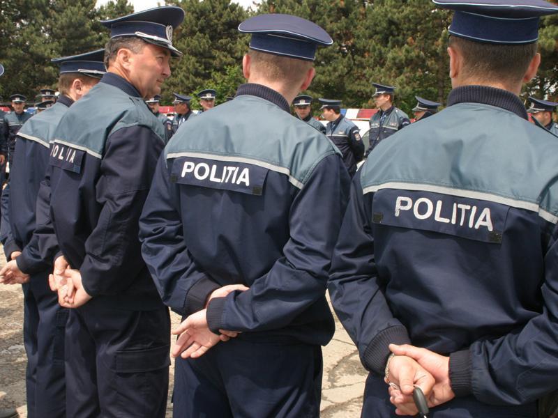 Debutul noului an şcolar, păzit de poliţişti