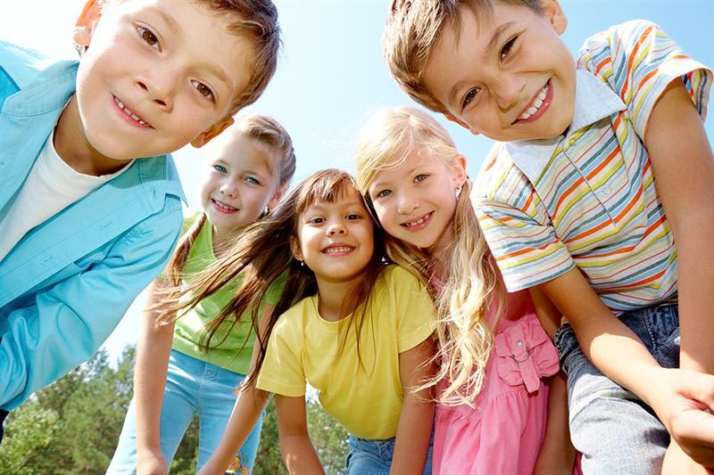 Procedura adopţiilor se simplifică. Va fi introdus concediul de acomodare, plătit cu 3.300 lei